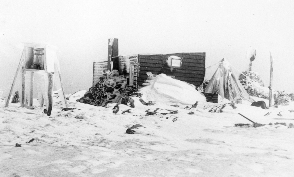 Wragge's first observatory on Mt Kosciusko   
